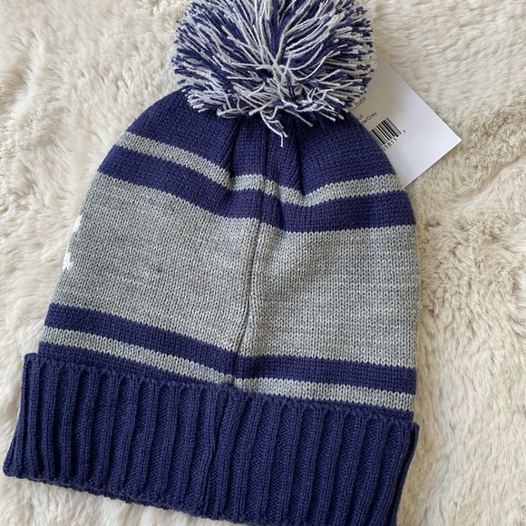 DeLux Hung Over Toque - Picture 3 of 7